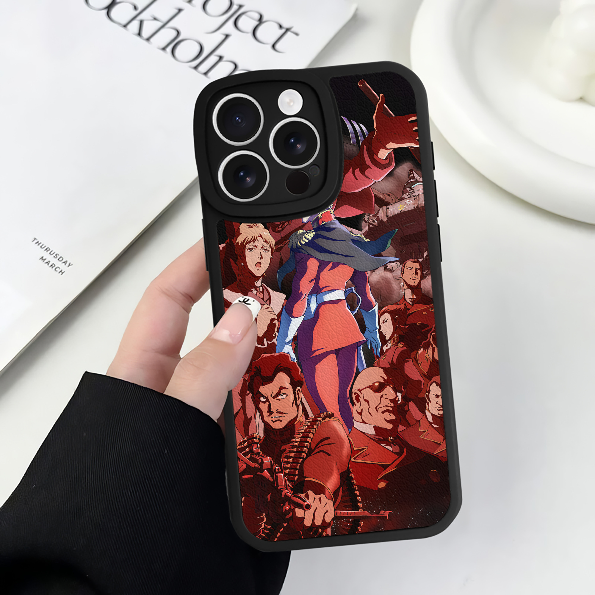 （画像用） 機動戦士ガンダム Mobile Suit Gundam 【iPhone 16シリーズ対応】シリコンスマホケース（レザー調） 材質：シリコン